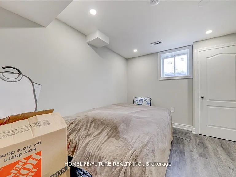 939 Miller Park Ave #BASEMENT — Photo 13
