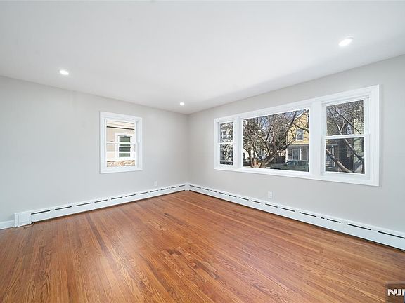 3rd image of 104 Hayward Pl