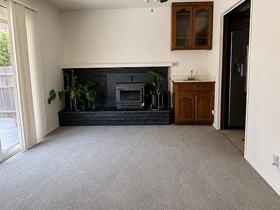 4th image of 1655 Amapola Street