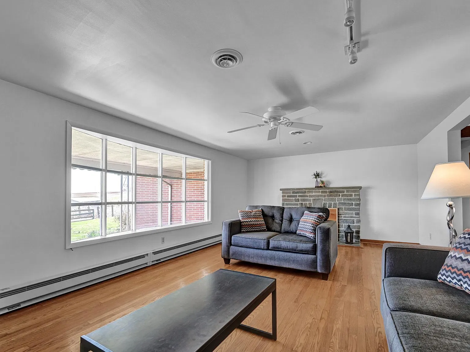4 bed, 2300 sqft, $2,800 — Photo 4