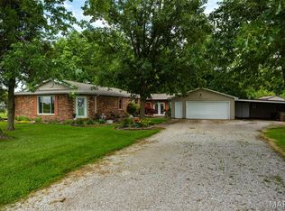 900 Montana St, Gillespie, IL 62033