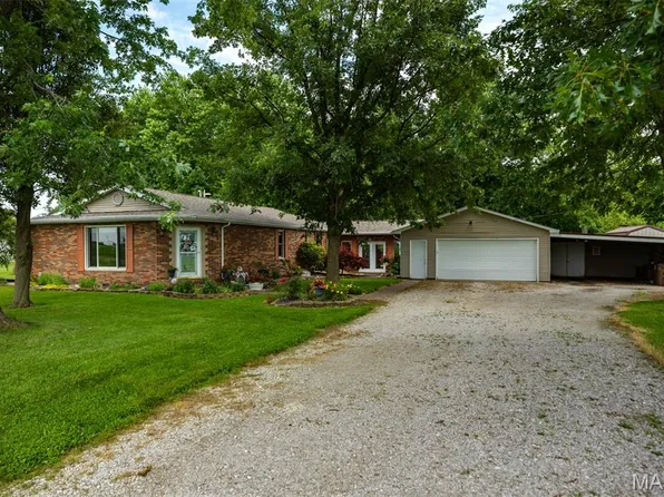 900 Montana St, Gillespie, IL 62033