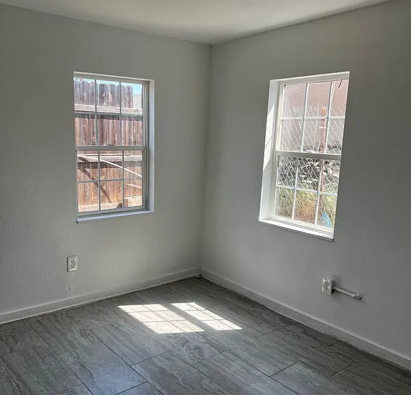 404 Thrasher Ave #B — Photo 11