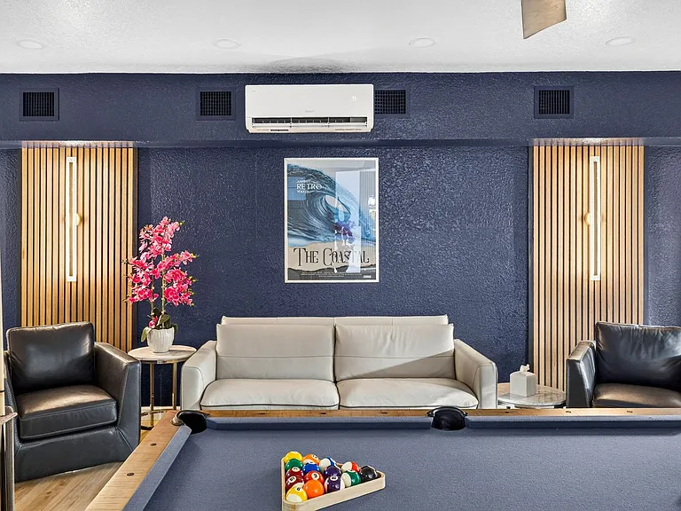 Building's Lounge