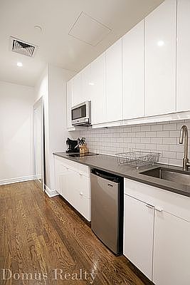4th image of 222 E 61st St #1