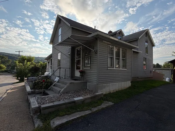 27 Dublin St, Palmer, MA 01069