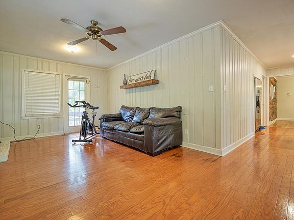 3rd image of 2106 Park Ln