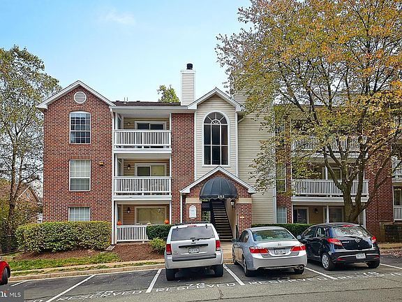 2nd image of 1513 Lincoln Way APT 301