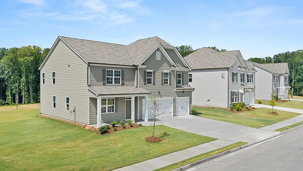 5 bed, 4.5 bath, 3400 sqft, $3,195 — Photo 2