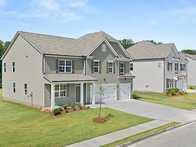 268 Grandview Dr — Photo 2