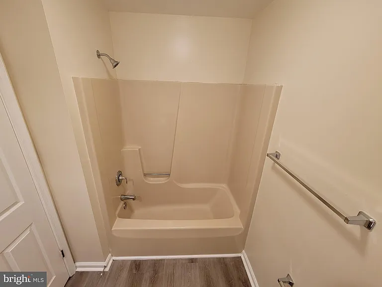 401 Darby Ln — Photo 18