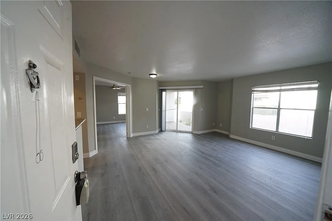 1 bed, 1.0 bath, 677 sqft, $995 — Photo 4