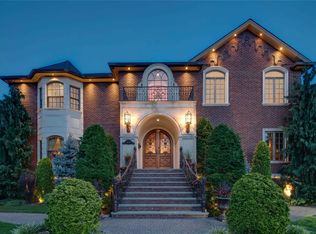 14-33 164th St, Beechhurst, NY 11357