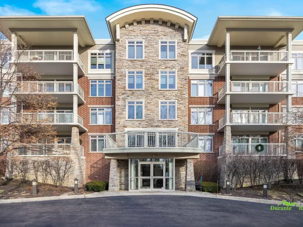 425 N Benjamin Dr #205, Vernon Hills, IL 60061