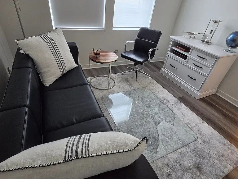 14172 Bay St — Photo 2