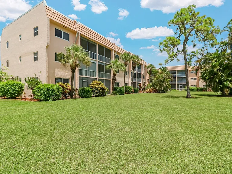 175 Turtle Lake Ct #207 — Photo 9