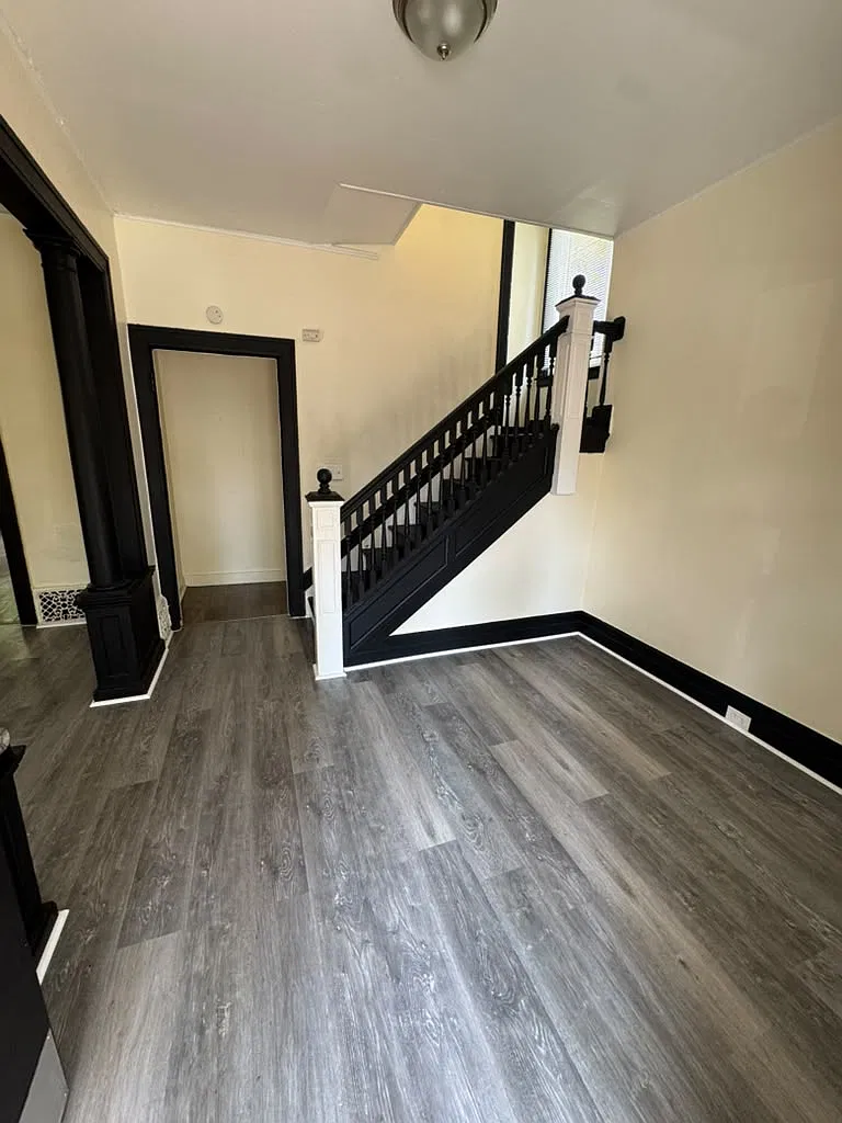 Very Large Colonial, Freshly Refinished — Photo 3