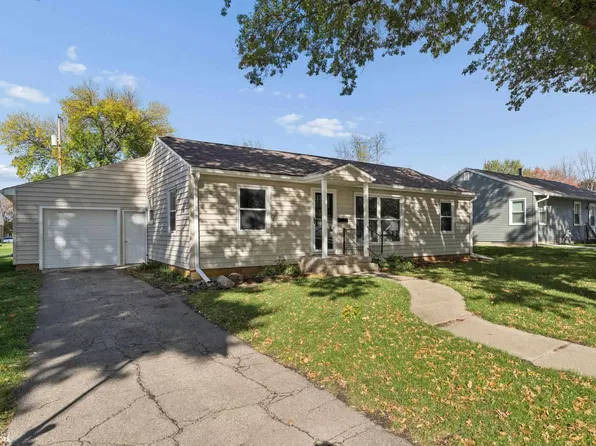 740 W 5th St, Garner, IA 50438