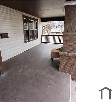 730 Ashland Ave — Photo 2