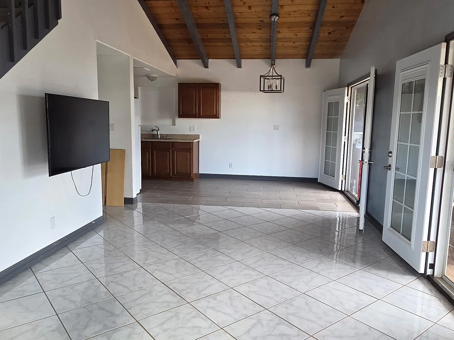 877 Laalo St — Photo 3