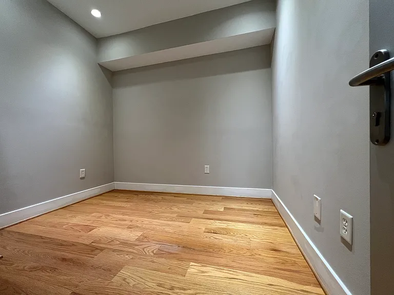 1209 G St SE #8 — Photo 17