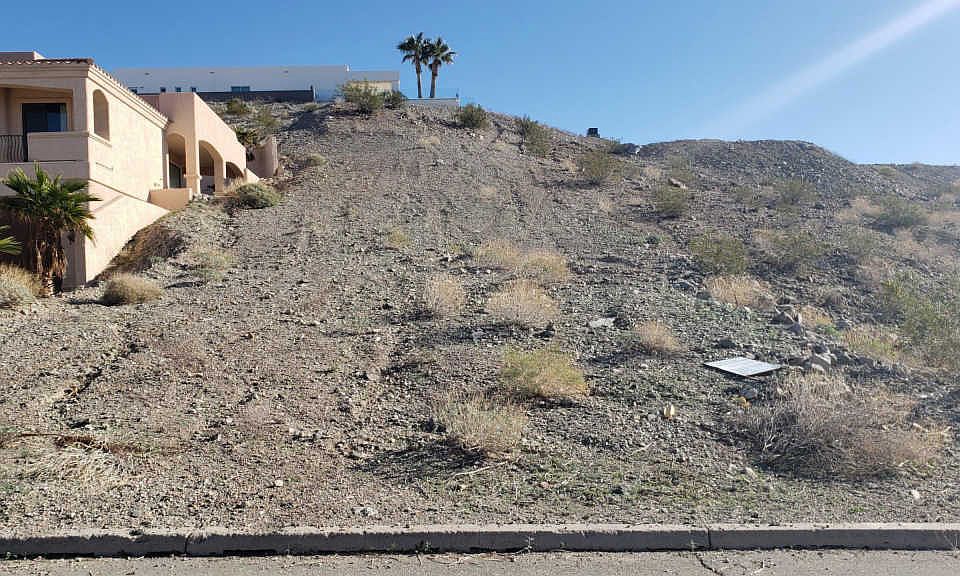 1st image of 3250 Crestview Dr