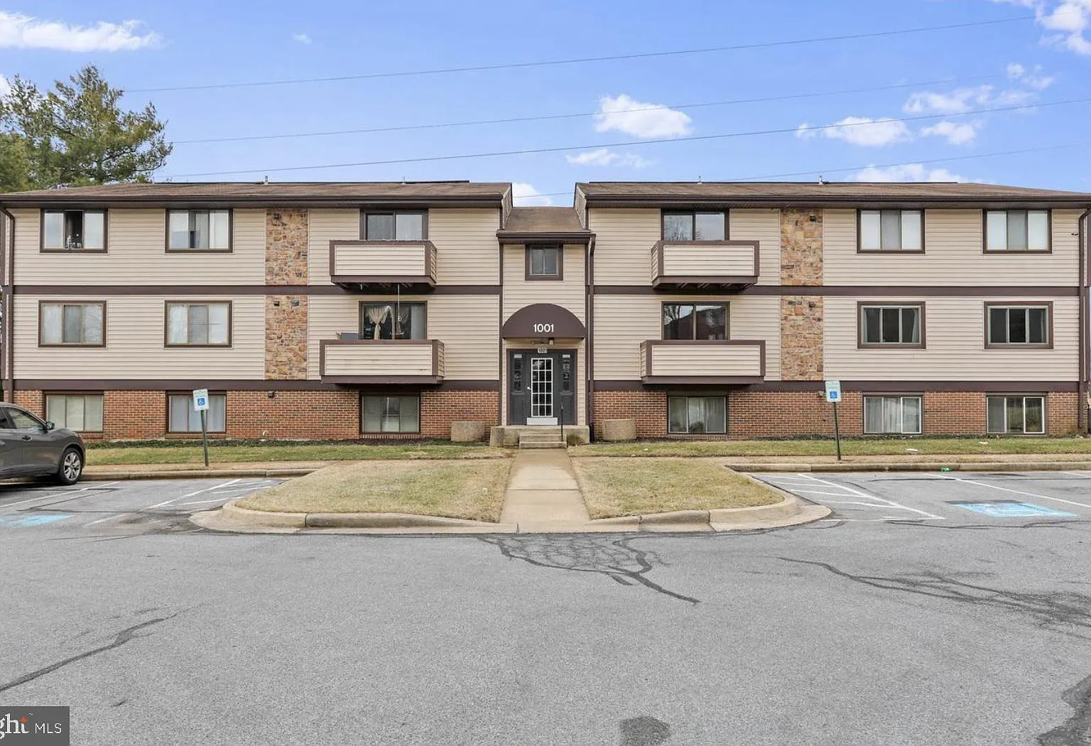 2 bed, 1.0 bath, $1,550 — Photo 1
