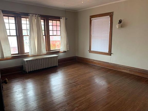 3rd image of 316 N Franklin St #2