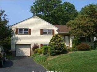 195 King Philip Dr, West Hartford, CT 06117