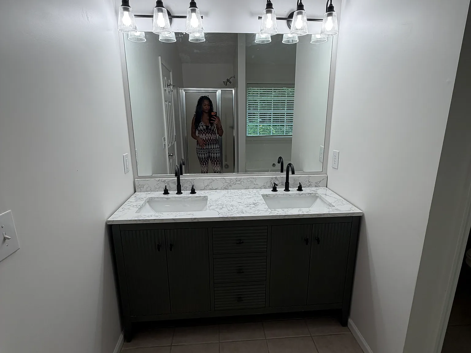 4 bed, 2.5 bath, 2338 sqft, $2,350 — Photo 4