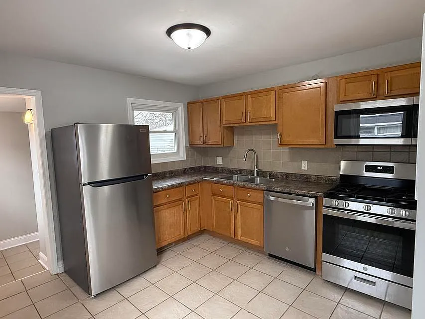 3 bed, 973 sqft, $1,900 — Photo 4