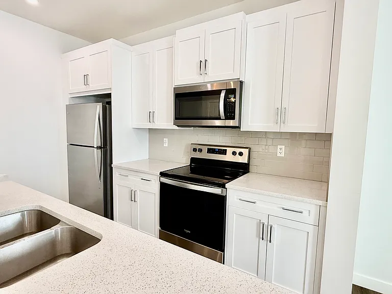 48 Ambleside Cres NW #1 — Photo 13