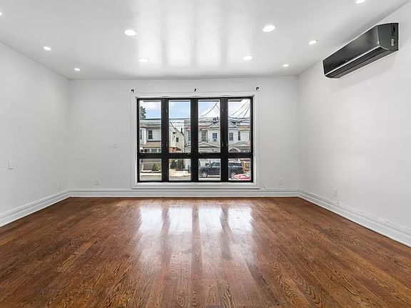 4th image of 154 Eldert Ln #1