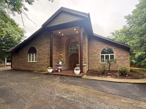 8951 W 99th St, Palos Hills, IL 60465