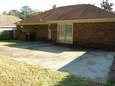 3 bed, 1343 sqft, $1,995 — Photo 2