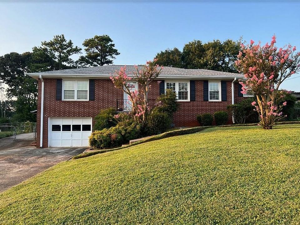 1st image of 686 Birchwood Ln SW