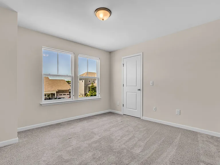 633 Castle Rd — Photo 27