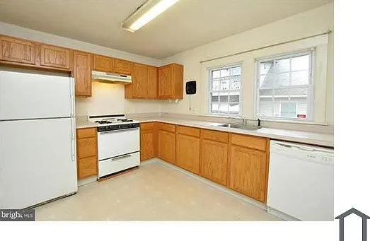 29 8th Ave #B — Photo 9