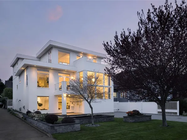 376 King George Ter, Oak Bay, BC V8S 2K3