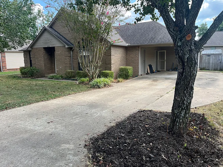 2105 Jonathan Ln — Photo 11