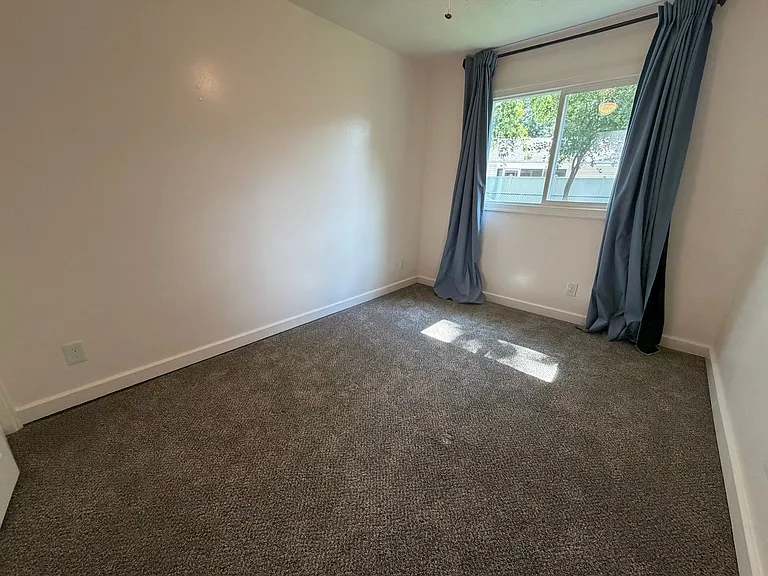 2421 Brook Ln — Photo 9