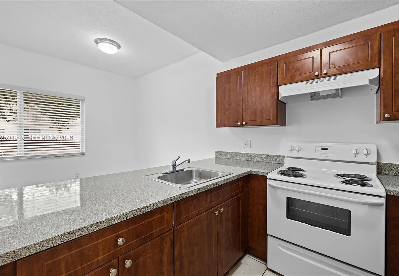 2 bed, 1.0 bath, 800 sqft, $2,100 — Photo 2