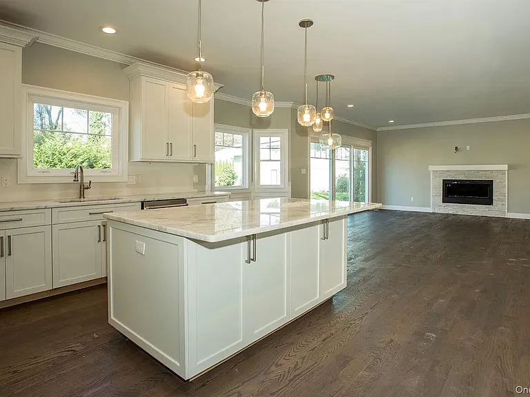 28 Fern Dr E — Photo 2