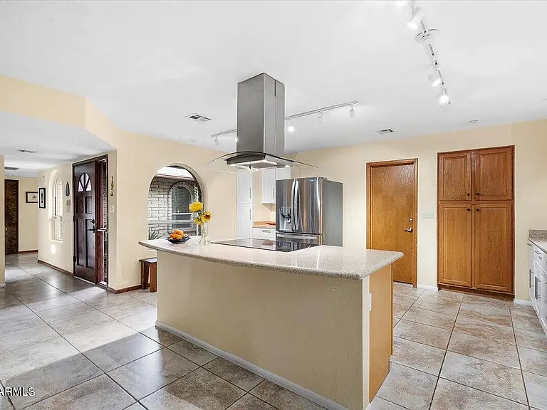 810 E Friess Dr — Photo 8