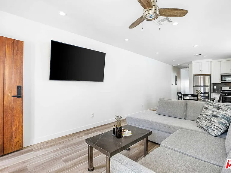 1207 N Genesee Ave — Photo 10