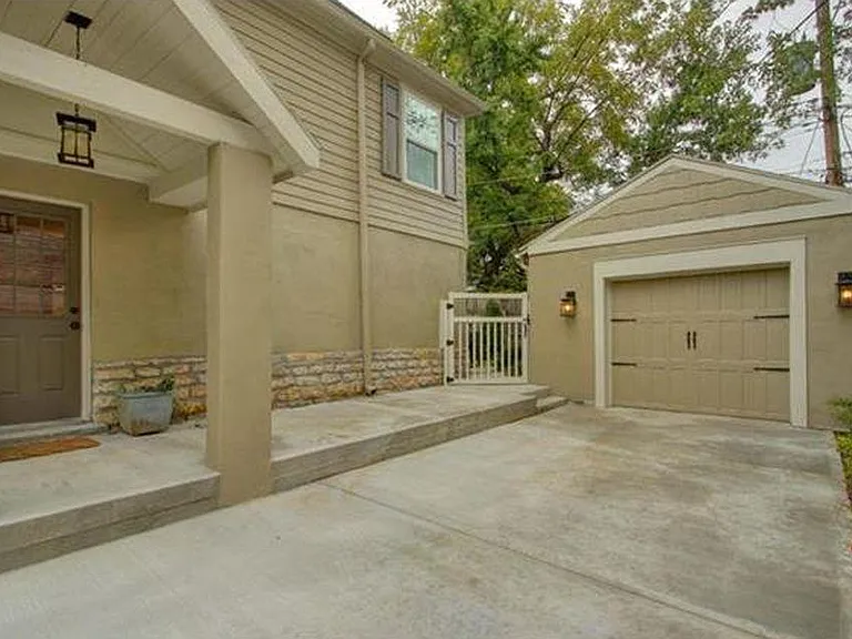 4617 Bell St — Photo 4