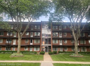 2915 W 13 Mile Rd APT 104, Royal Oak, MI 48073