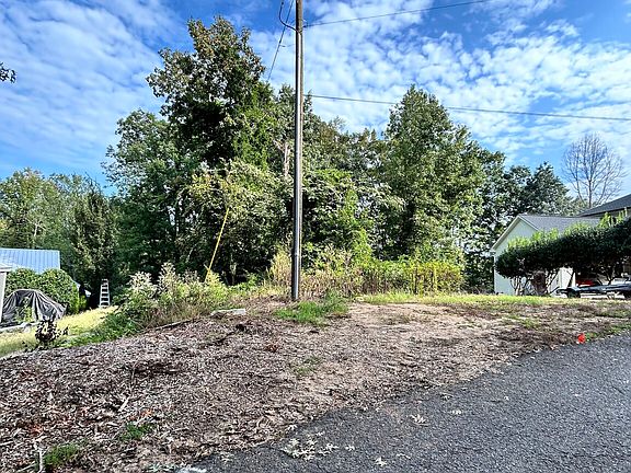 3rd image of 4033 Sargent Cir