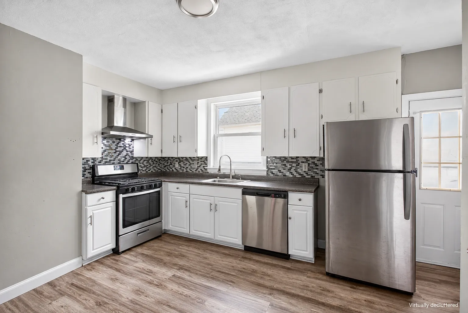 3 bed, 1.5 bath, $2,400 — Photo 1