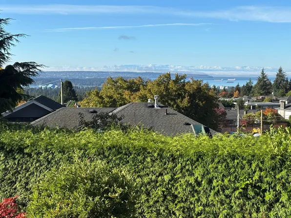 4243 Delbrook Ave, North Vancouver, BC V7N 4A4